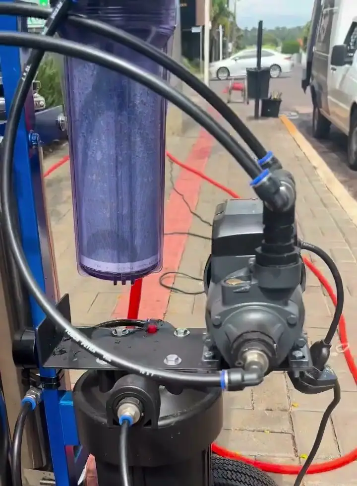 Carrinho com filtros do sistema de água pura da Facilitta Clean